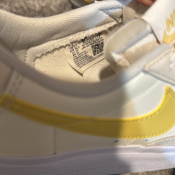 🌷SPRING SALE - Nike Women's Blazer Low Platform Shoes size 6 - Picture 2 of 4